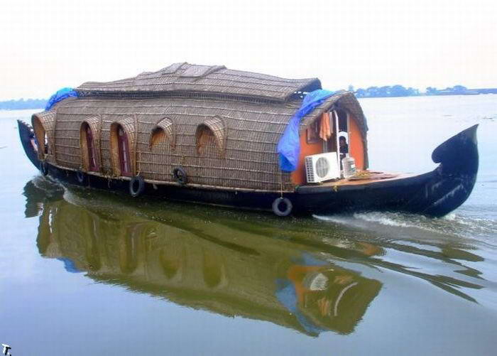 [houseboats_of_india_06.jpg]