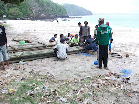 Pemasangan rumpon laut