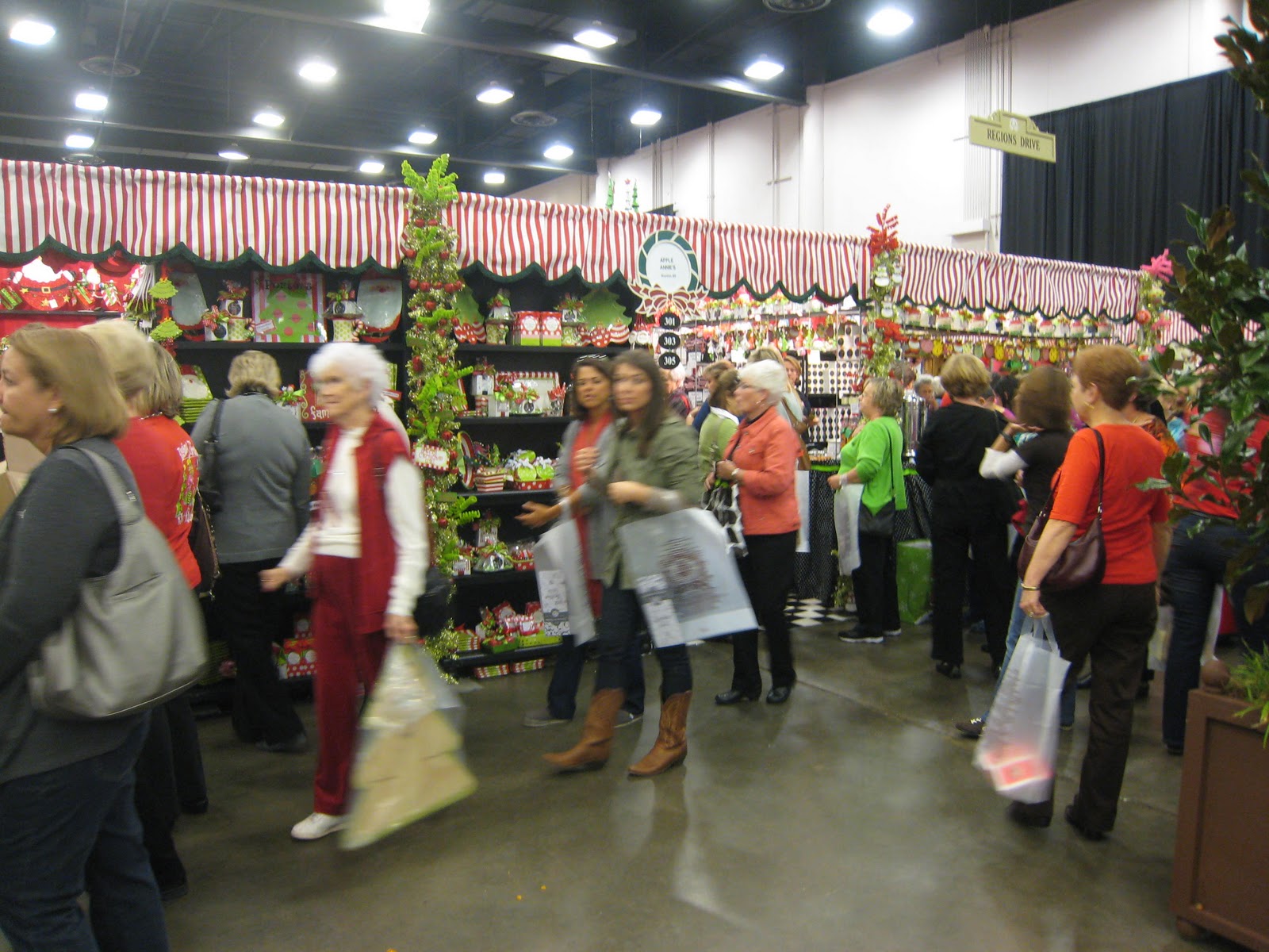 Keeping Up With Kelly Mistletoe Marketplace