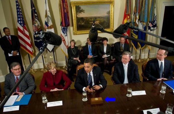 what is the red button on the presidents desk what is the red button on the presidents desk