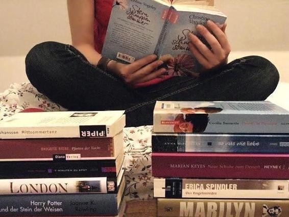 [Just_reading___final_version_by_lachola.jpg]