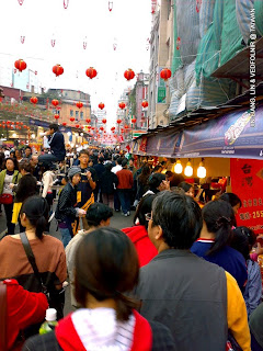 台北迪化街的人群