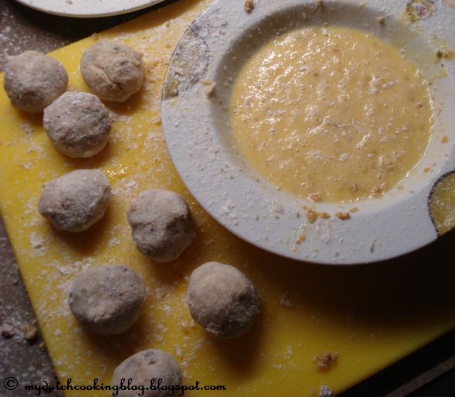 My Dutch Cooking Blog Bitterballen (Dutch deepfried gravy)
