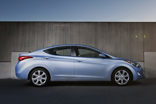 http://4.bp.blogspot.com/_GxdvsI4P_Tg/TOI60Ckzh1I/AAAAAAAACd0/EJBWZ5vKve8/s800/2011%2BHyundai%2BElantra2.jpg
