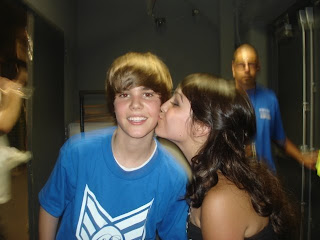 Justin Bieber kissed