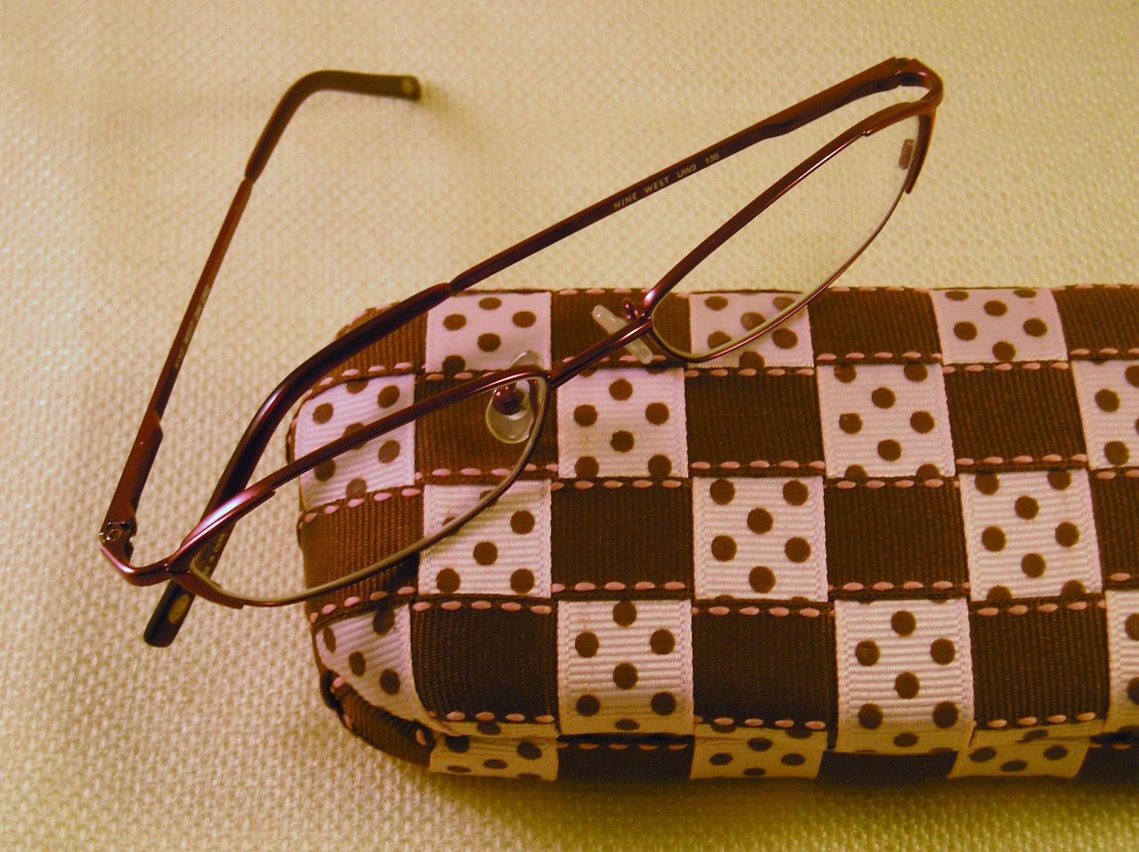 [eyeglass_ribbon_pink+brown1.JPG]