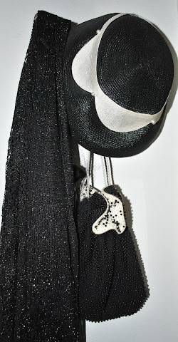 A vintage purse, hat and matching shawl