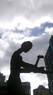 Hammering Man outside of the Seattle Art Museum