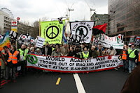1000s attend antiwar protests in london & glasgow