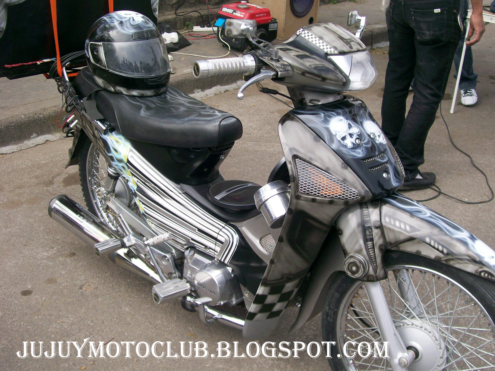 http://4.bp.blogspot.com/_H4s7CbQVBGM/TECoBzb-h_I/AAAAAAAAAaA/oyftbhZBGH4/s1600/101_2771.gif