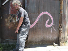 Neil and some of the graffiti in Valparaiso