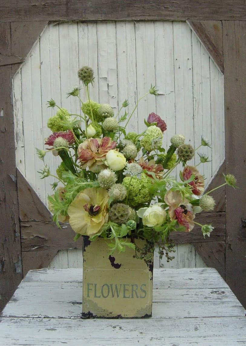 [www.dandelionranch.com.Flower_tin_box.jpg]
