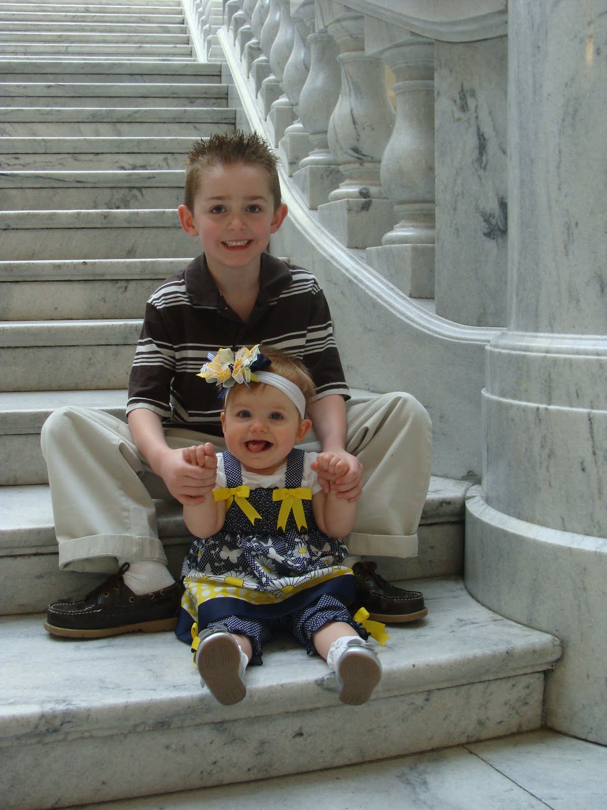 [Rep+Dunnigan's+grandkids+visit+the+Capitol.JPG]