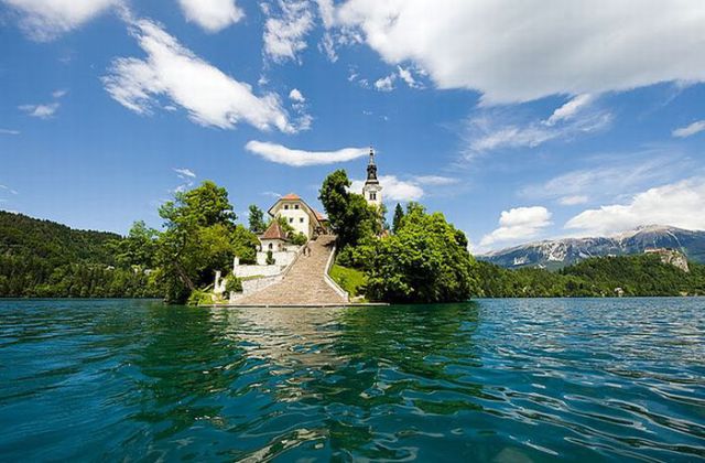  جزيرة  سلوفينيا Bled+Island+in+Slovenia+%25282%2529