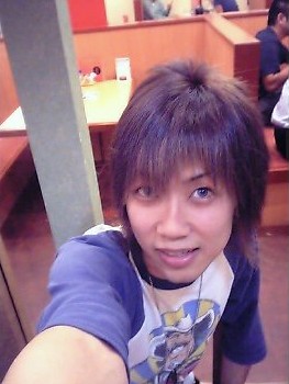 [Katchan+in+restaurant.jpg]