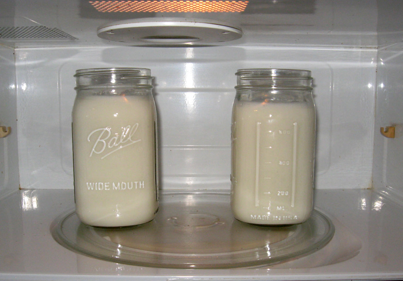 Peredur's Kitchen Making Yogurt in the Microwave