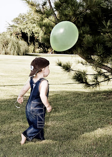 Southlake Texas baby photographers picture example of Toddler outdoors on location in natural light