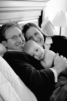 Southlake photographers portrait of a relaxed loving family in their home