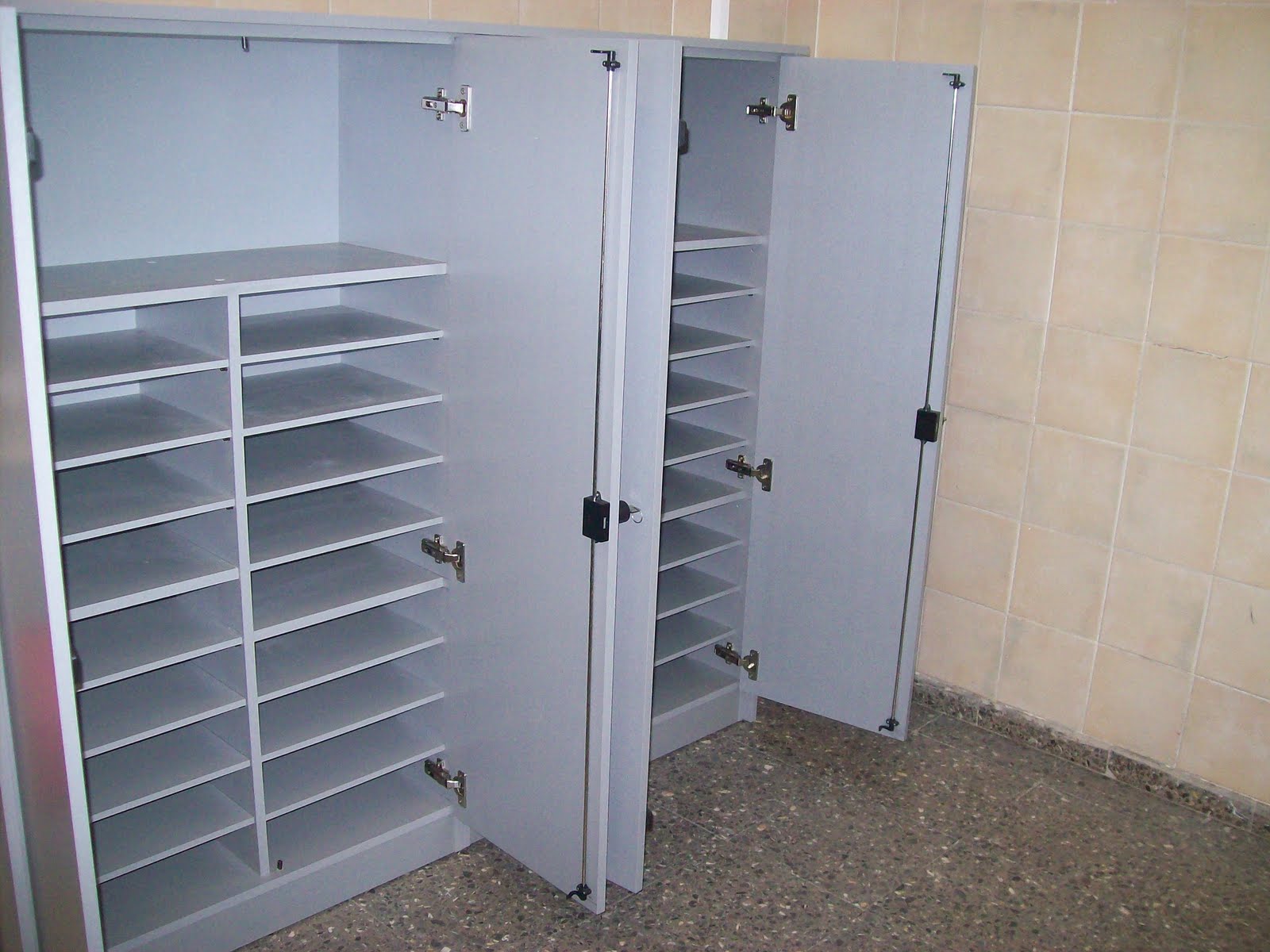 Ofimobles : Armario de seguridad para el ordenador portátil y