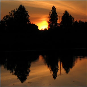 Auringonlasku juhannuksena klo 23:11 Auringonlasku juhannuksena klo 23:11