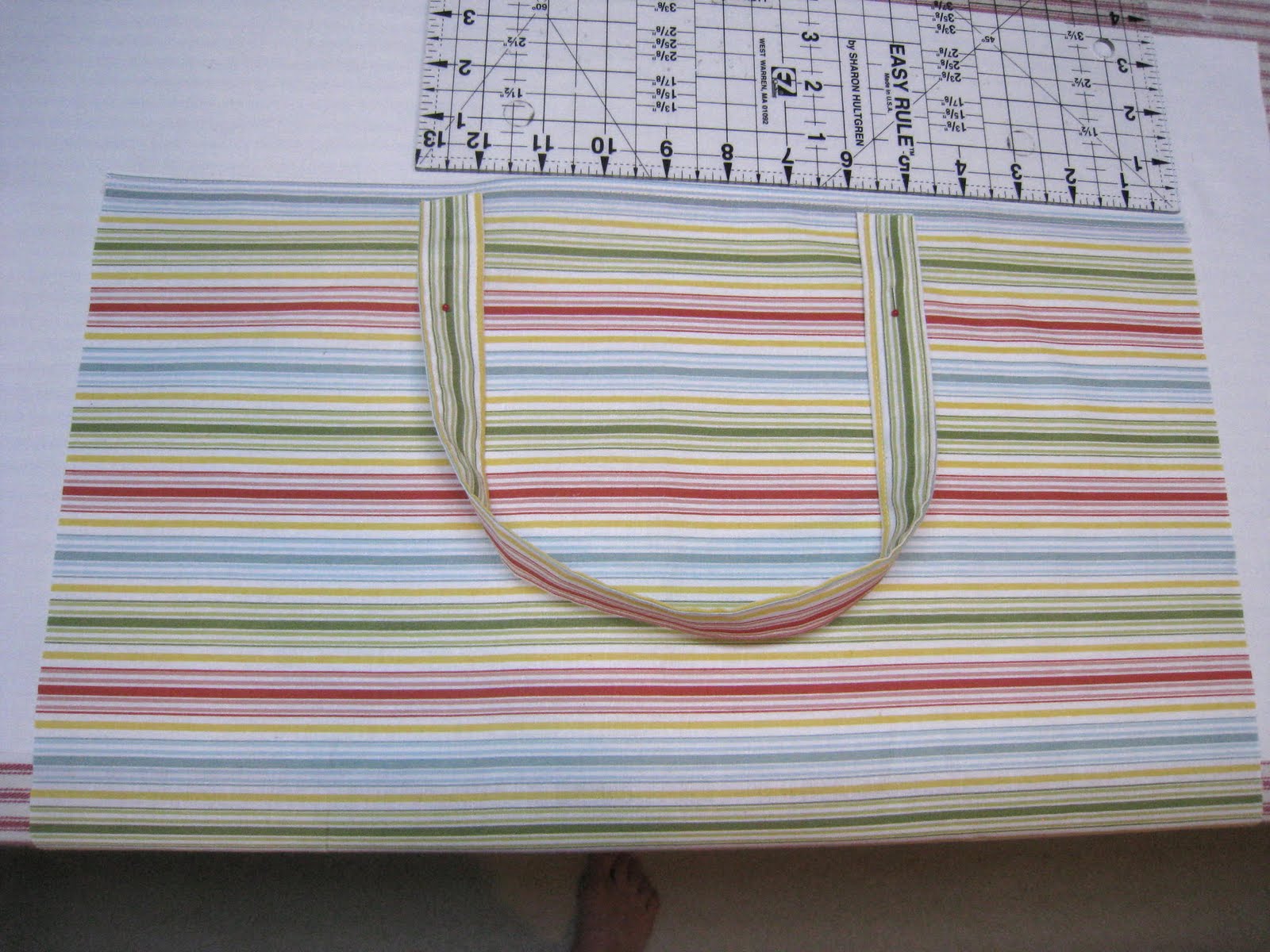 ...with thread in hand... Let's make a Market Bag...my first ever tutorial