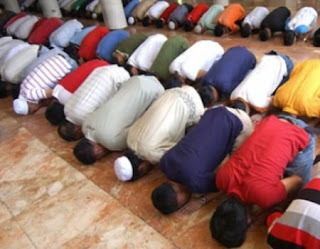 http://4.bp.blogspot.com/_HL8QHsTg78w/SuqKrMOT98I/AAAAAAAABhA/ps2BNMtgsk4/s320/shalat_jamaah.jpg
