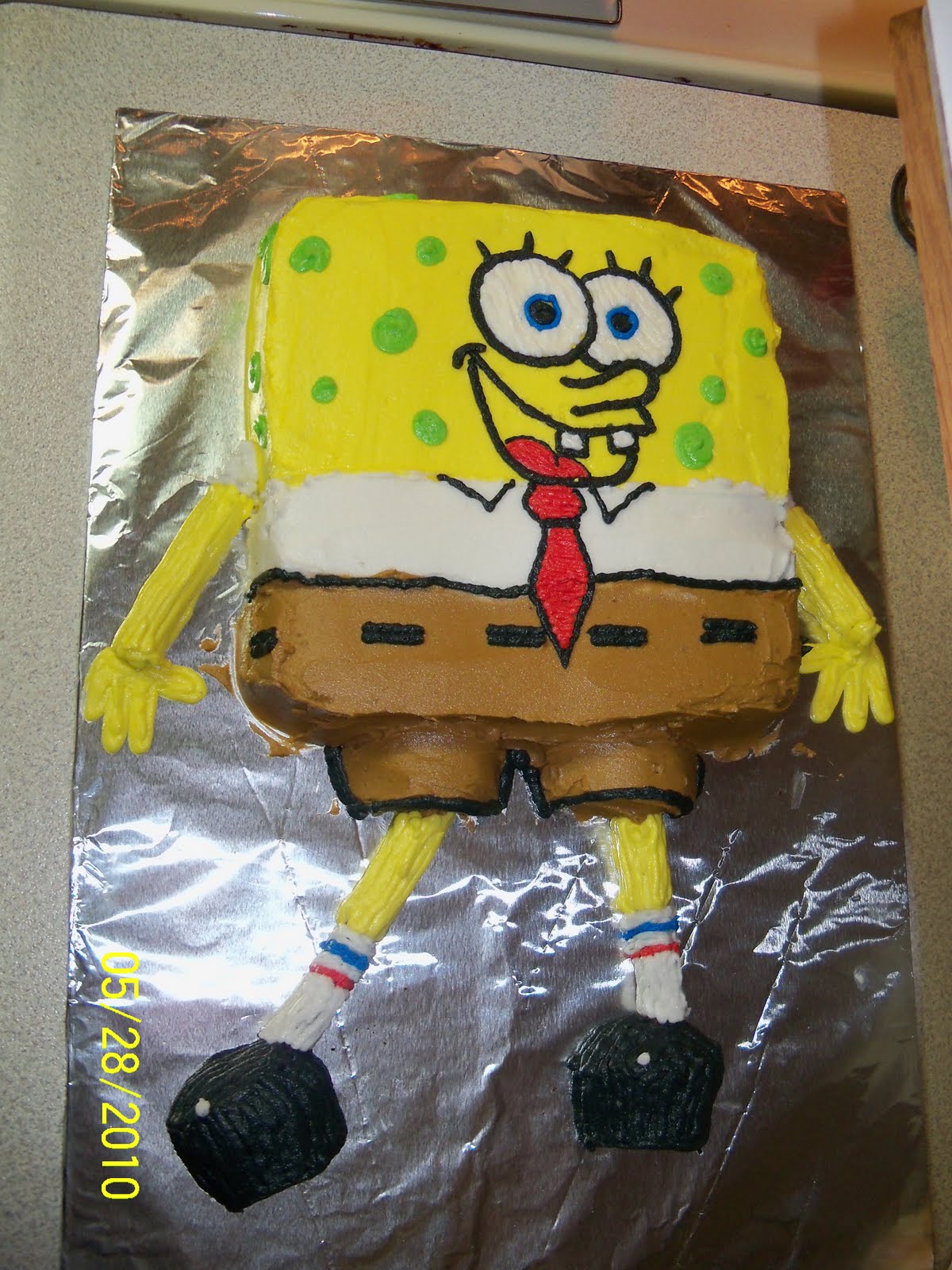 Crafty Mom of 4 Boys: Spongebob Cake and Cupcakes