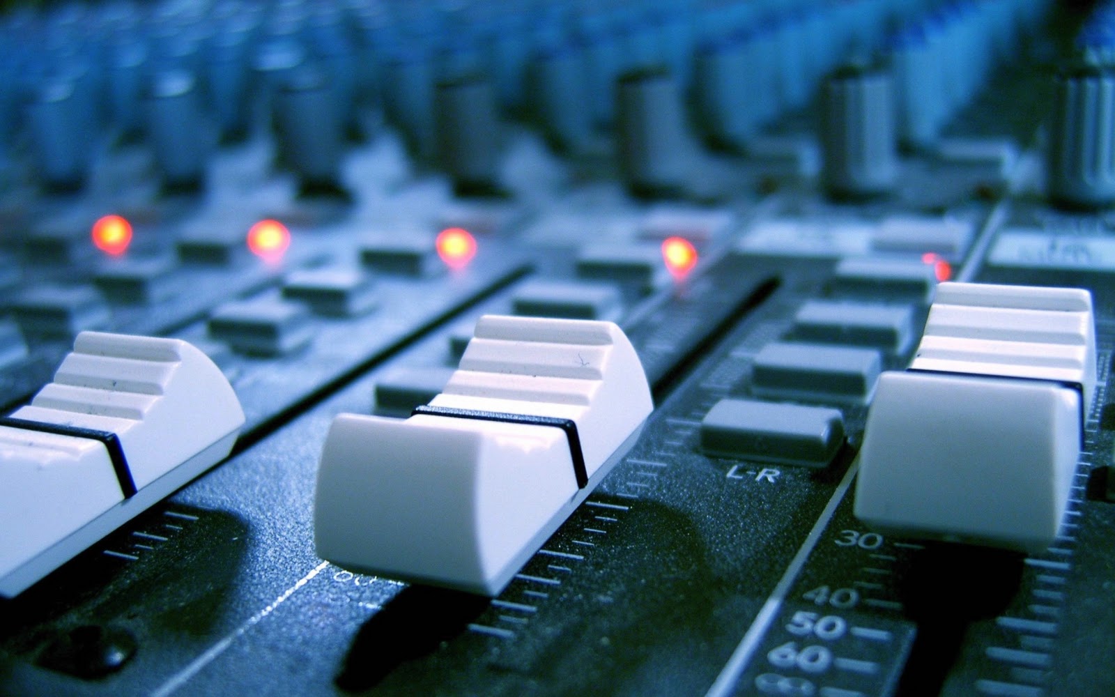http://4.bp.blogspot.com/_HNBHgCgg_UY/TUXuO9yIjaI/AAAAAAAAAf8/cBjvZ8pio4Y/s1600/mixer.jpg