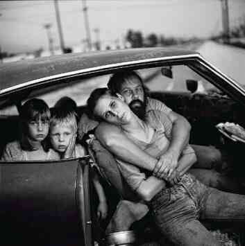 [Sacremento+-+homeless+family+in+car.jpg]