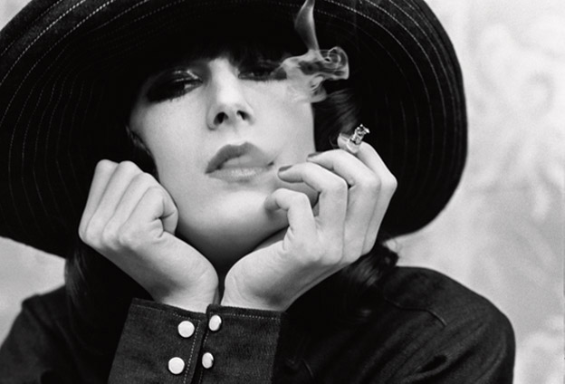 http://4.bp.blogspot.com/_HOhdzbR-Wpc/SwnjqJFsetI/AAAAAAAAAyE/rQRwPLQI_K4/s640/21035153_Anjelica_Huston_by_Bob_Richardson.jpg