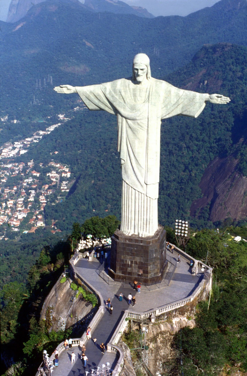 eNLokam Giant Jesus in Poland 'Christ the King'