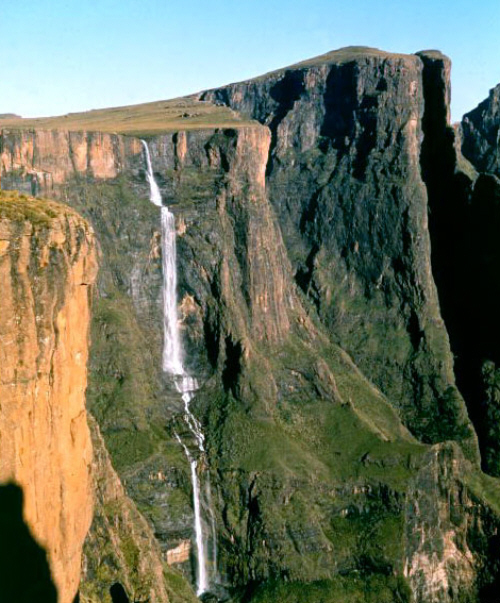 THE WORLD GEOGRAPHY 10 World's Tallest Waterfalls