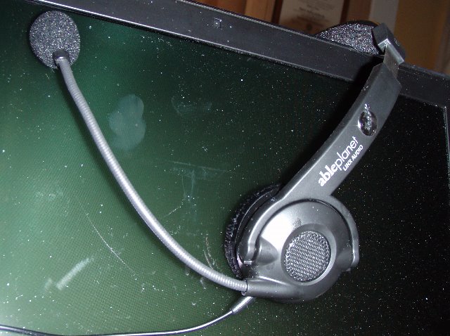 [headphonescomputer.jpg]