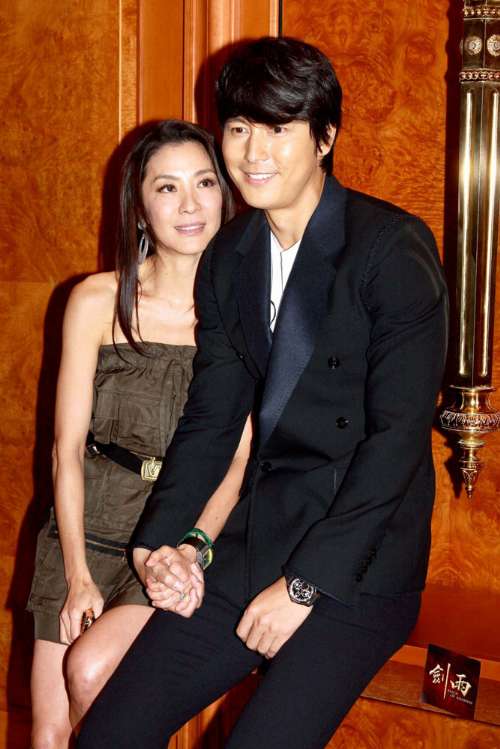 Beijing is Chic Michelle Yeoh y Jung Woo Sung ¿el roce hace el cariño?