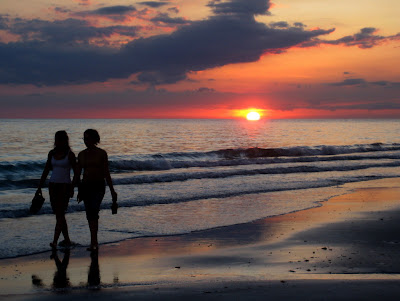 Beach Sunset Friends (Source) Beach Sunset Friends (Source)