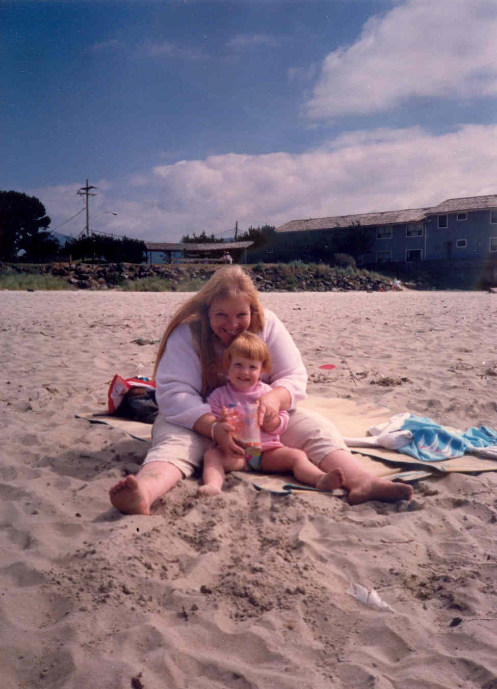 [Lindsey+and+me+cannon+beach+1989.jpg]