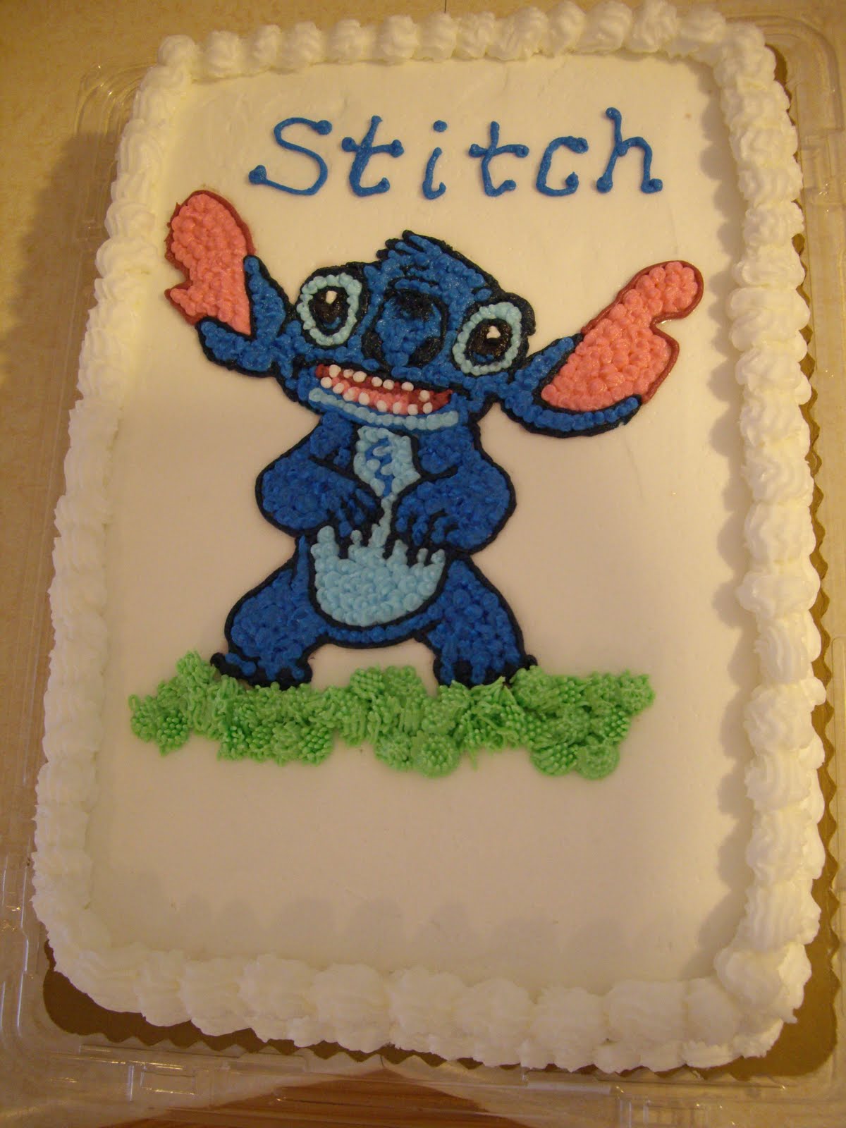 anniversaire - Page 3 June+2010+-+Stitch+cake+009