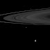 Epimeteo, Pan, Atlas, Dafne, Encelado e Giano: tutti in una sola immagine di Cassini