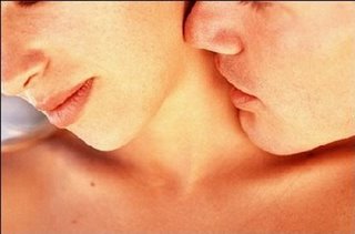 [beso+cuello.jpg]