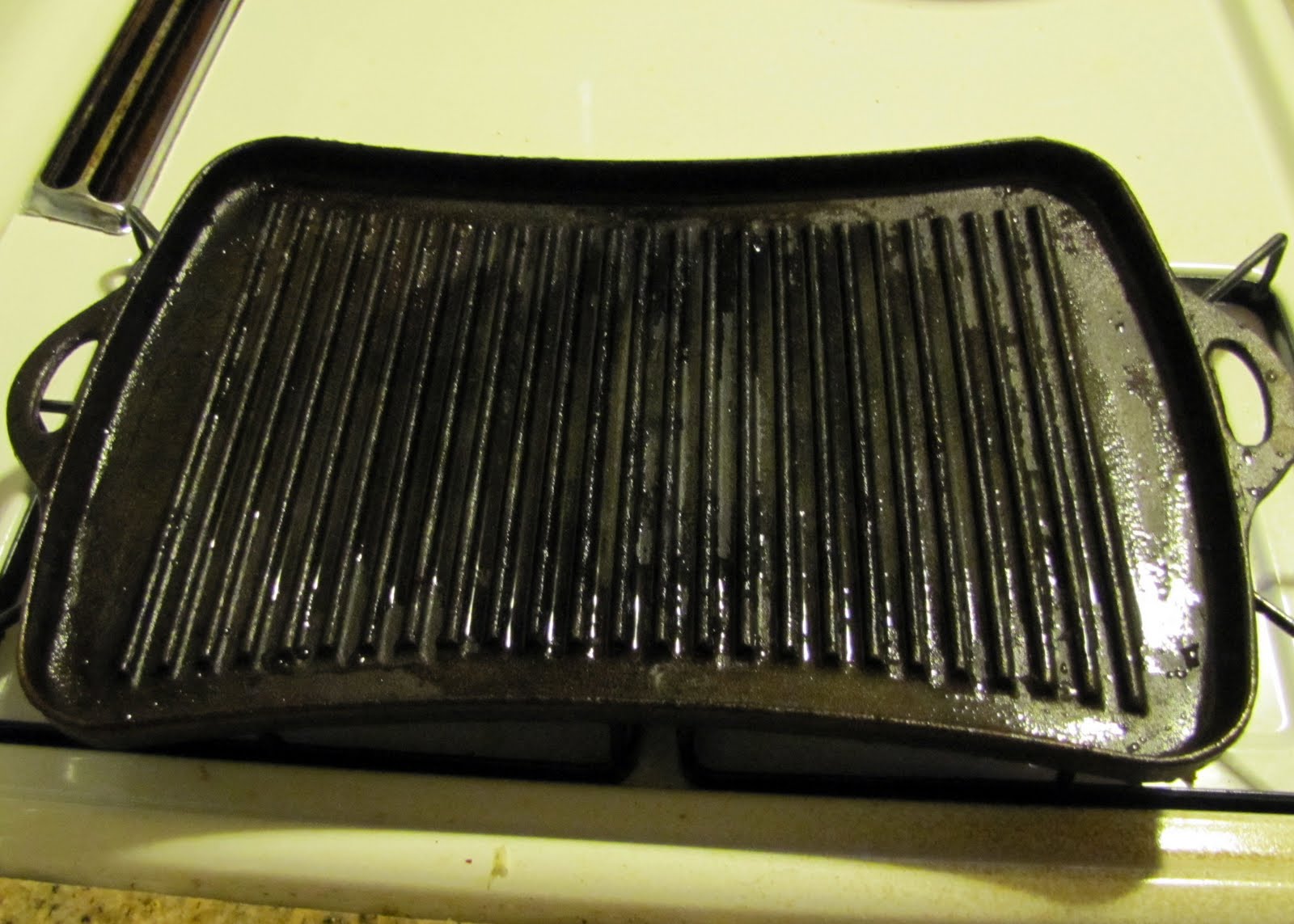 Smells Like Food in Here Cast Iron Grill Pan, A Cleaning and Reseasoning