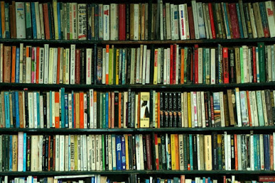 Livros na estante