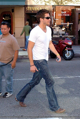Jake Gyllenhaal Legs
