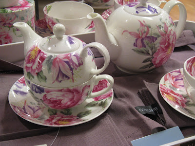 Floral teapot and cup combo in BHV