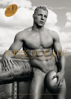 James Haskell international anglais qui fait la couverture du calendrier Dieux du Stade 2010. James Haskell international anglais qui fait la couverture du calendrier Dieux du Stade 2010.
