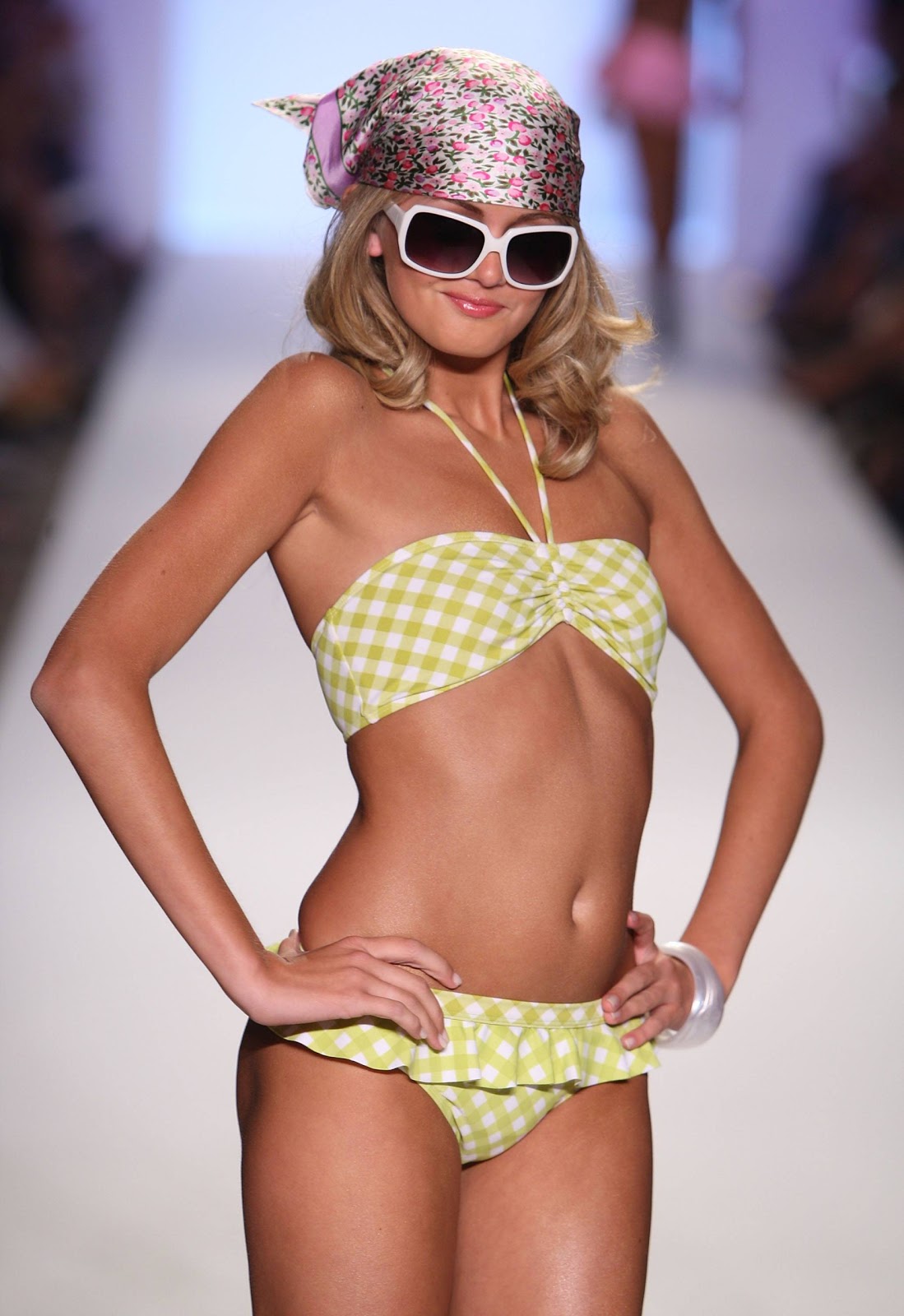 http://4.bp.blogspot.com/_HuE9hjtslp0/TP0R9U0ivtI/AAAAAAAADEY/SN5RMD6OsFg/s1600/bikini+from+Jessica+Simpson%2527s+collection+3.jpg