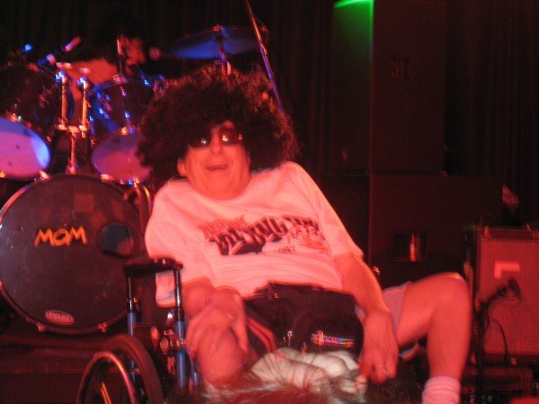 [manny+wig.jpg]