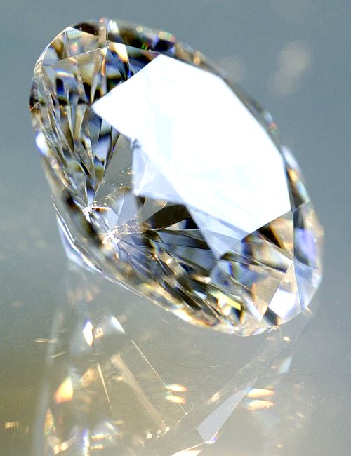 http://4.bp.blogspot.com/_HuUpEy_wNq0/SULP-hsZ-EI/AAAAAAAAABo/4eH9hF8BkZ0/s1600-R/pastor-geneve-coloured-diamonds-12.jpg