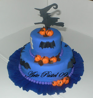 FELICIDADES NURYSUSY!! Tarta+hallowen+bruja+en+pasta+de+az%C3%BAcar+o+pastillaje