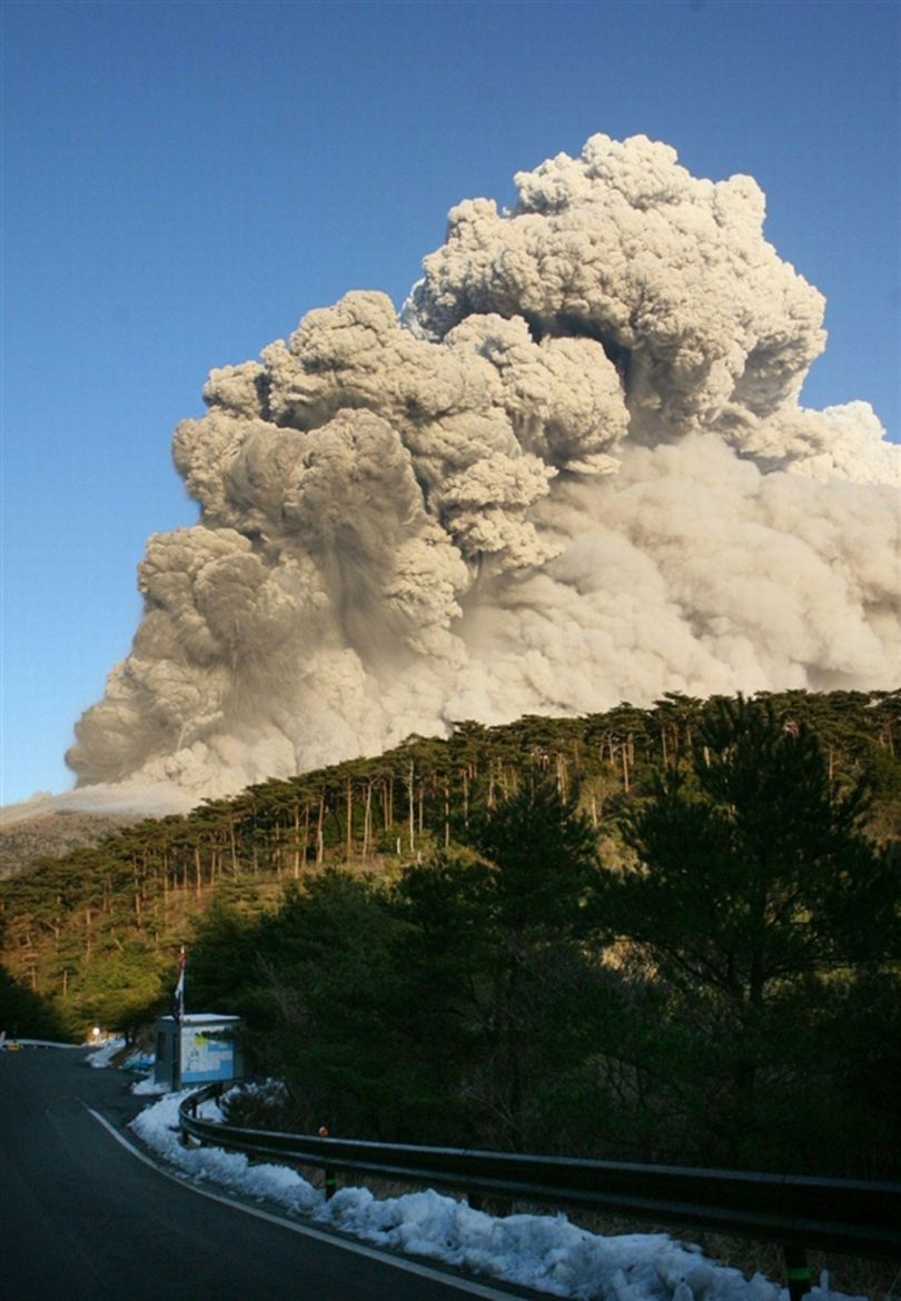The largest in 50 years Sinmoe eruption in Japan Oddetorium