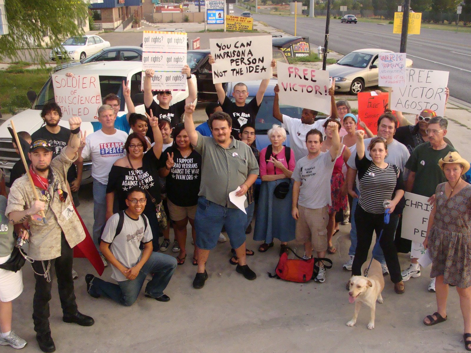 [victor+agosto+supporters]